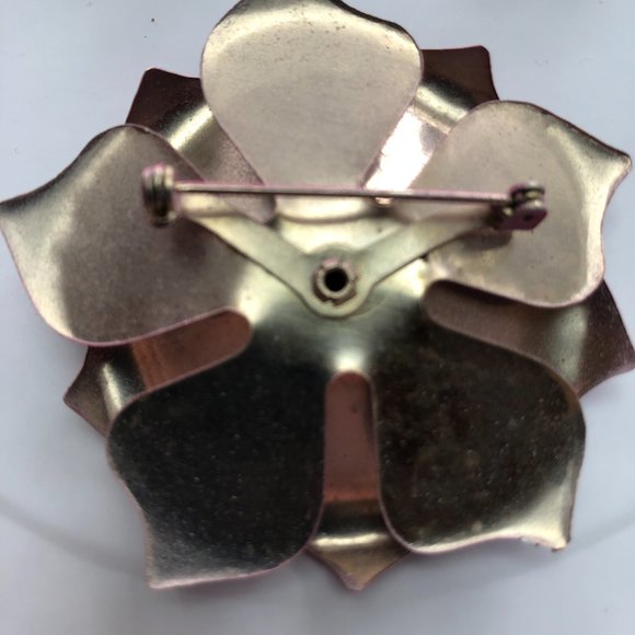 Vintage Metal Layered Flower Brooch and Ear Clips Red 2 1/4" x 2 1/4" + 1.5" Set - Picture 3 of 8